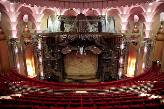 Apollo Victoria Theatre